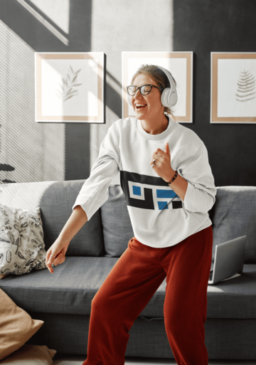 OFM-sweatshirt-joyful-woman-dancing-in-her-living-room